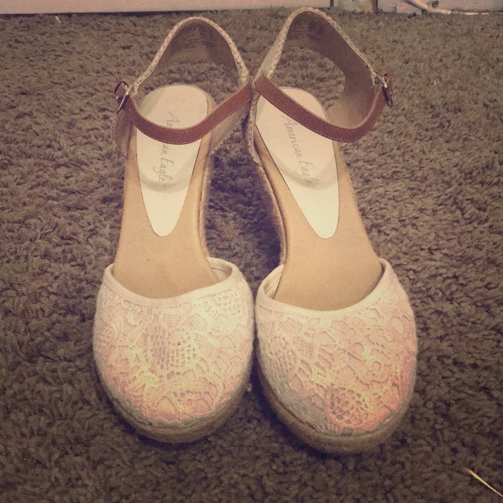 Cream wedges with woven rope wedge